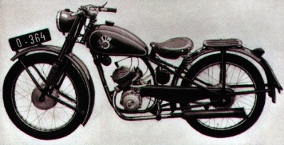 So fing alles an: 1953 präsentierte KTM die R 100 als Leichtmotorrad mit 98 Kubikzentimeter Rotax-Motor. Er leistete drei PS